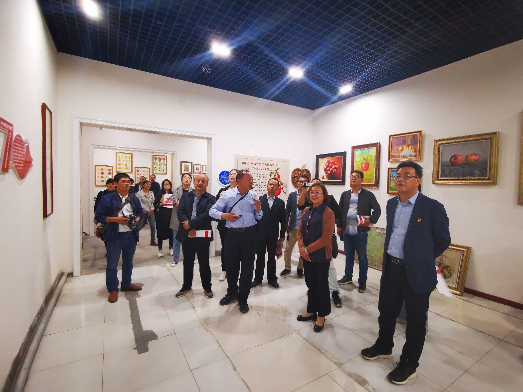 说明: E:\April\Ky开元集团\2019新闻稿\甘富苹果博物馆\4e4aaca6fbd01398a0572662496b736.jpg